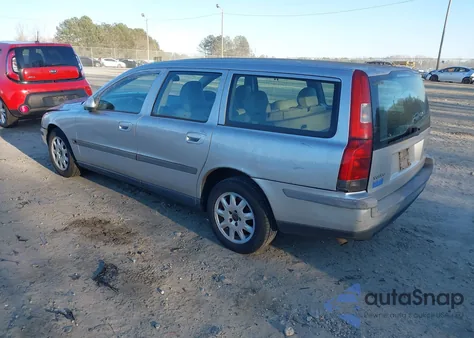 2002 Volvo V70 2.4 z USA, uszkodzony, nr VIN YV1SW61R121182063